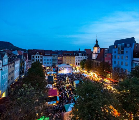 Von Live-Musik bis Rummel: Jenaer Altstadtfest 2026