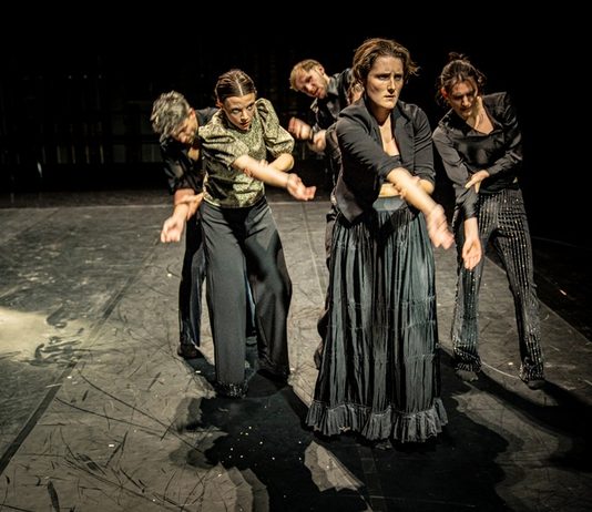 35 Jahre Theaterhaus Jena! Szene aus "Die Hundekot-Attacke" Foto: Joachim Dette