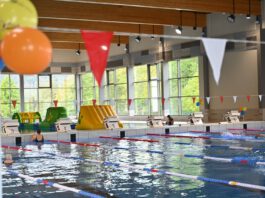 Herbstferien-Spaß im Schwimmparadies mit Aqua Track und vielen Aktionen