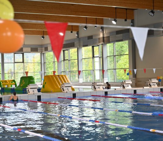 Herbstferien-Spaß im Schwimmparadies mit Aqua Track und vielen Aktionen