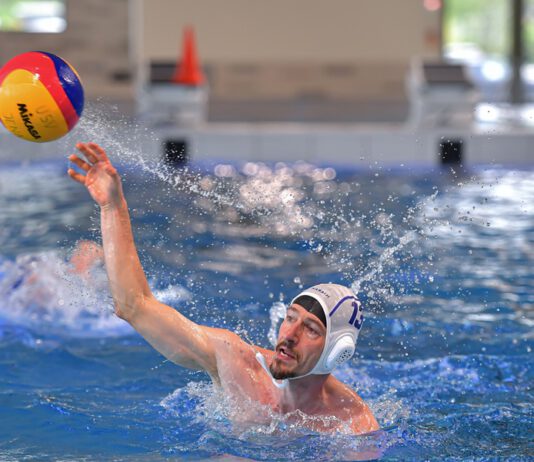 Wasserballturnier in der Sportschwimmhalle am Sonntag